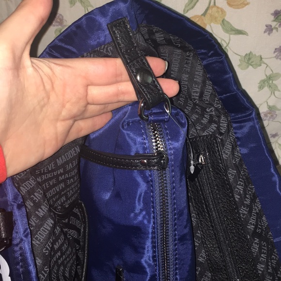 Steve Madden Sporty Style Tote - Picture 7 of 8